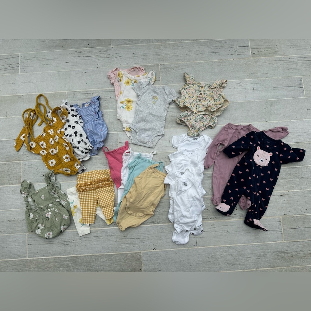 Lot of NEWBORN Baby Girl Clothes Carter’s H&M Gerber Cloud Island Cat & Jack